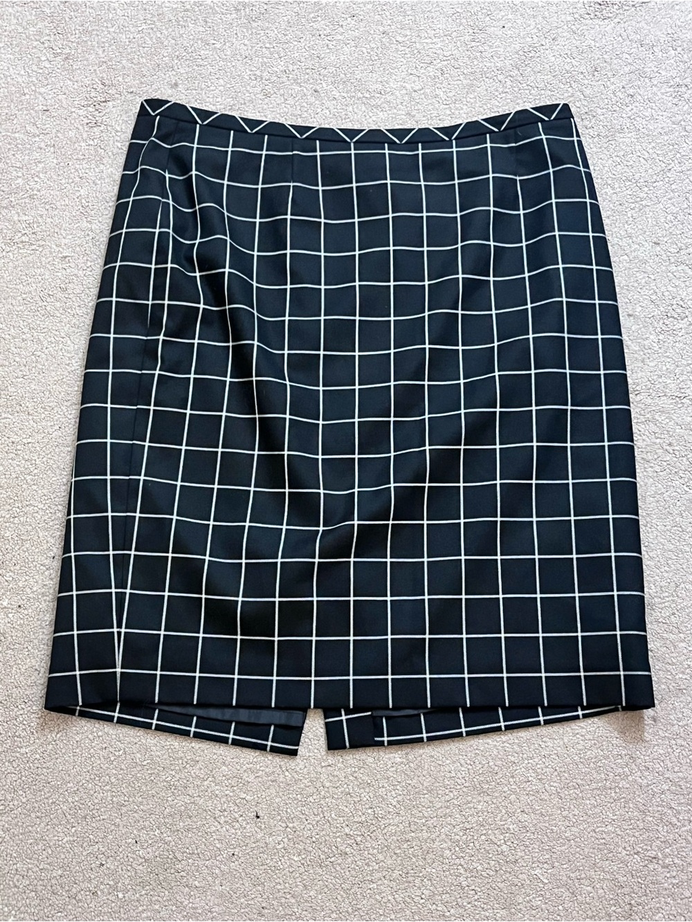 Tommy Hilfiger Knee Length 23” Pencil Skirt Size 14 Black White Grid Pattern
